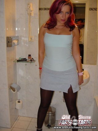 cachonda jovencita pelirroja enjoys