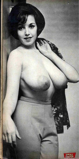 fifities ladies showing grandes