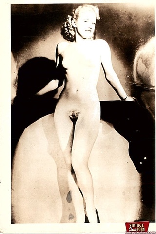sexy vintage rubias showing