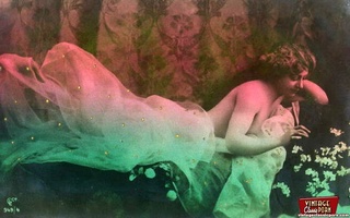 vintage desnudas chicas wearing