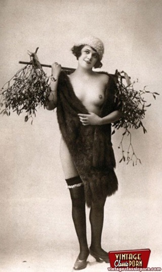 vintage chicks wearing medias