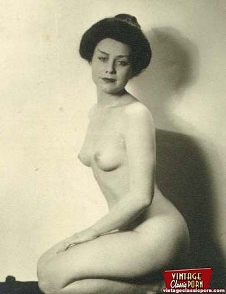 sexy vintage ladies showing