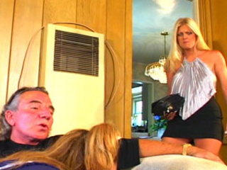 mom teaches teen how
