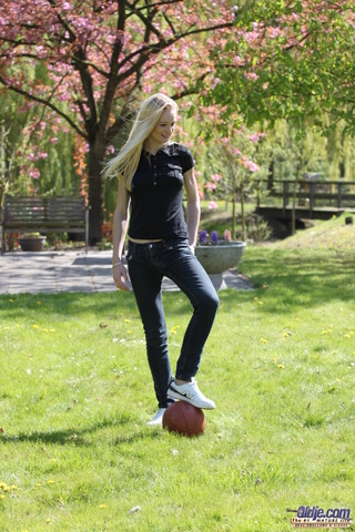 chica shes jugar balón