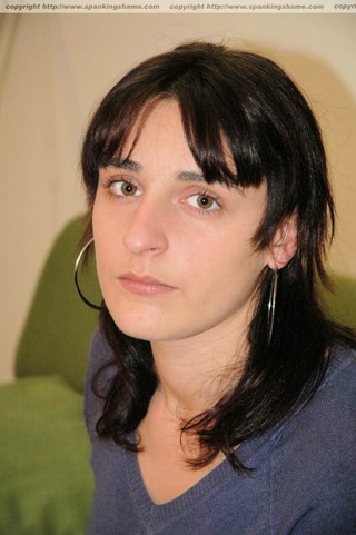 bonita morena posar showing