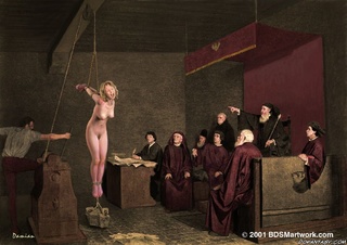 priest watches esclava chicas