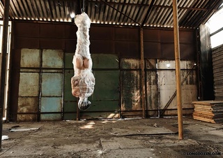 suspended head naked girl