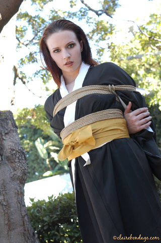 bonita pelirroja stunner kimono