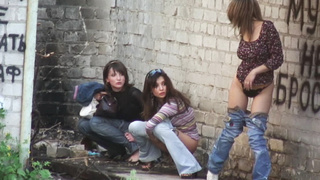 hot babes pee unaware