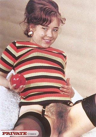 natural sixties lady showing